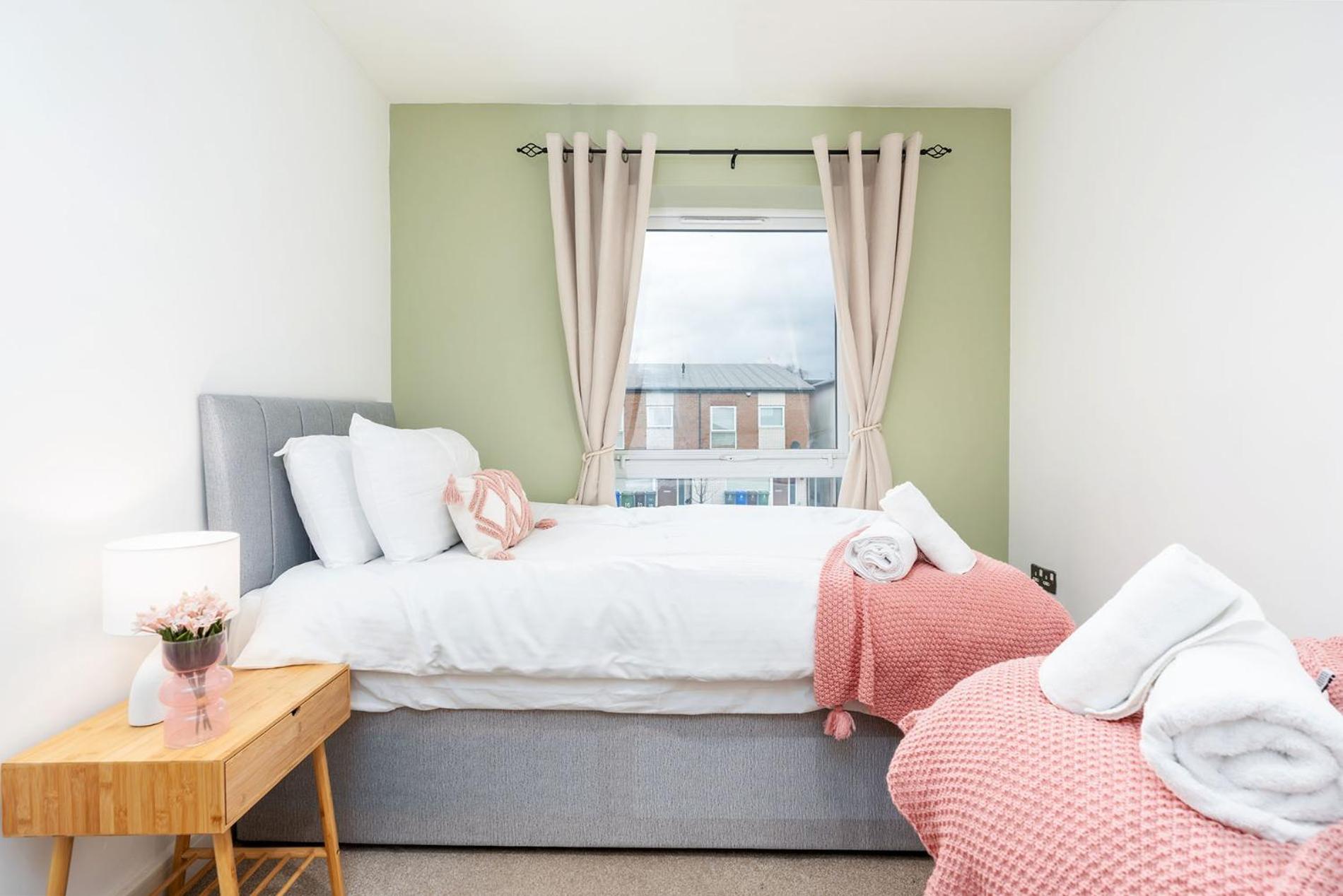 6 Guests - 3 Bedrooms - Free Wi-Fi - Manchester Kültér fotó