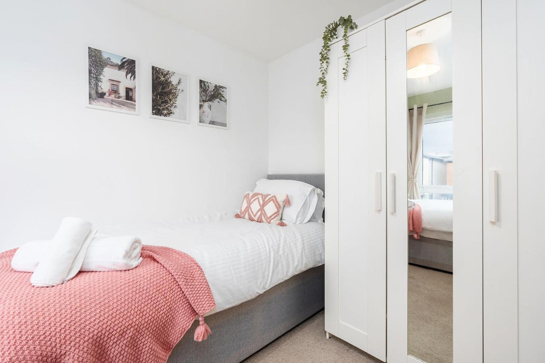 6 Guests - 3 Bedrooms - Free Wi-Fi - Manchester Kültér fotó
